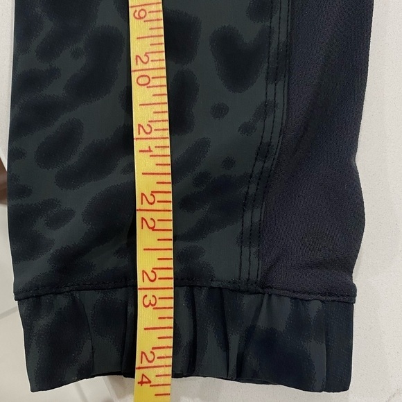 Lululemon button up animal print shirt - Picture 11 of 11